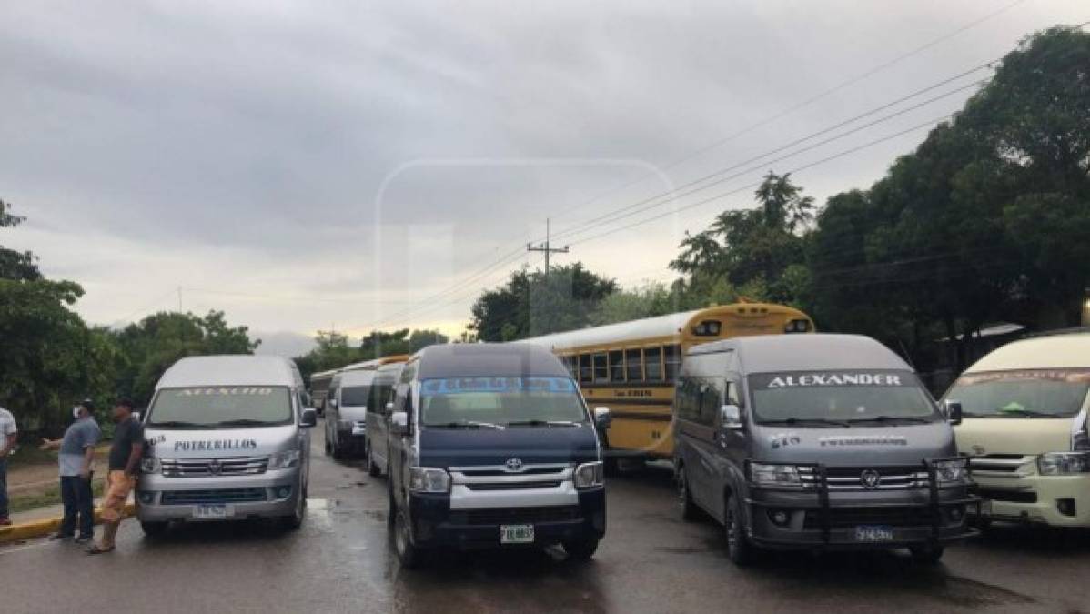 De acuerdo con los transportistas necesitan que las autoridades les permitan poner a trabajar sus unidades de transporte, ya que a seis meses de pandemia se encuentran desesperados y con necesidad de llevar alimentos a su hogar.