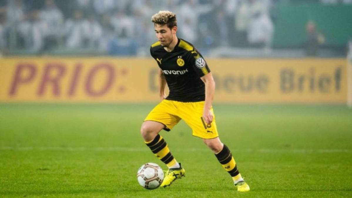 Según publica el periódico alemán Kicker, el París Saint-Germain está interesado en la contratación de Raphael Guerrerio. El extremo izquierdo acaba contrato con el Borussia Dortmund el 30 de junio de 2020.