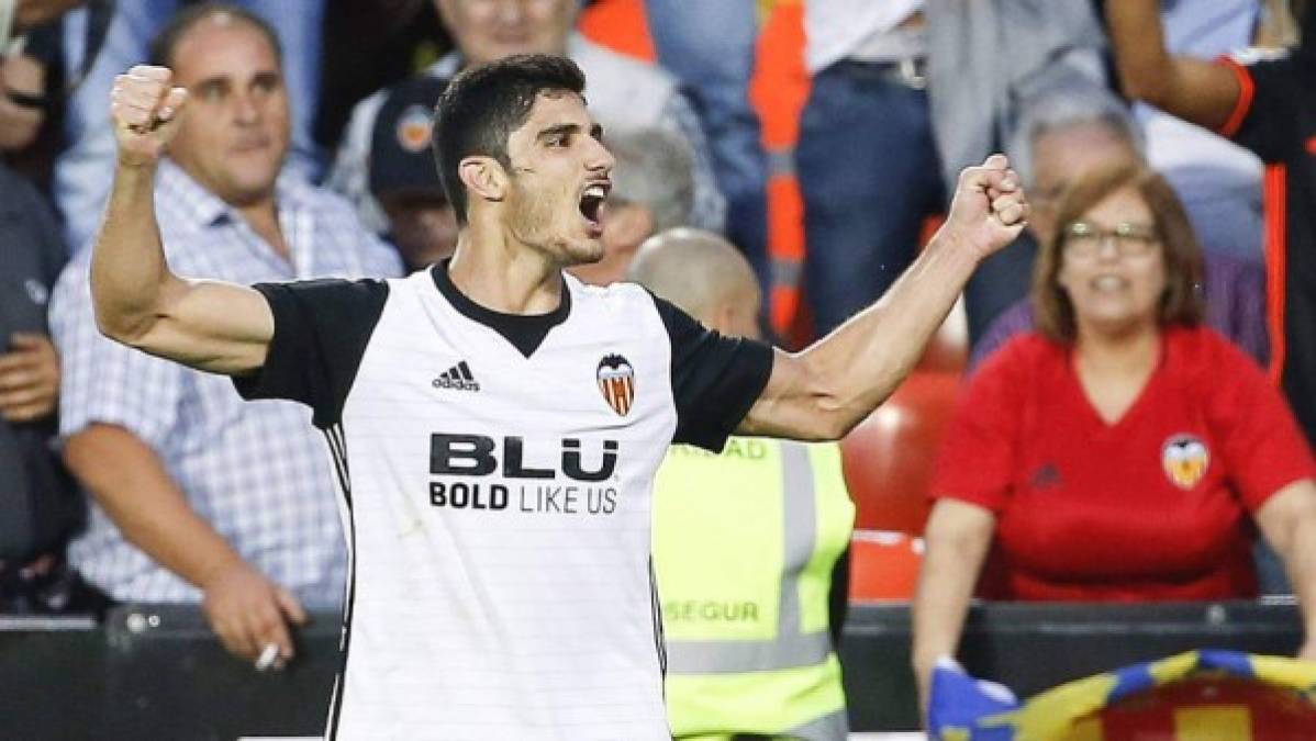 El futuro del todavía jugador del Valencia CF, Gonçalo Guedes, sigue en el aire, pero el club al que pertenece, el Paris Saint-Germain, ya ha transmitido su intención de venderlo al mejor postor en el caso de que el nuevo técnico, Thomas Tuchel, no le quiera incorporar a la plantilla. El técnico será quien tenga la última palabra sobre el jugador.