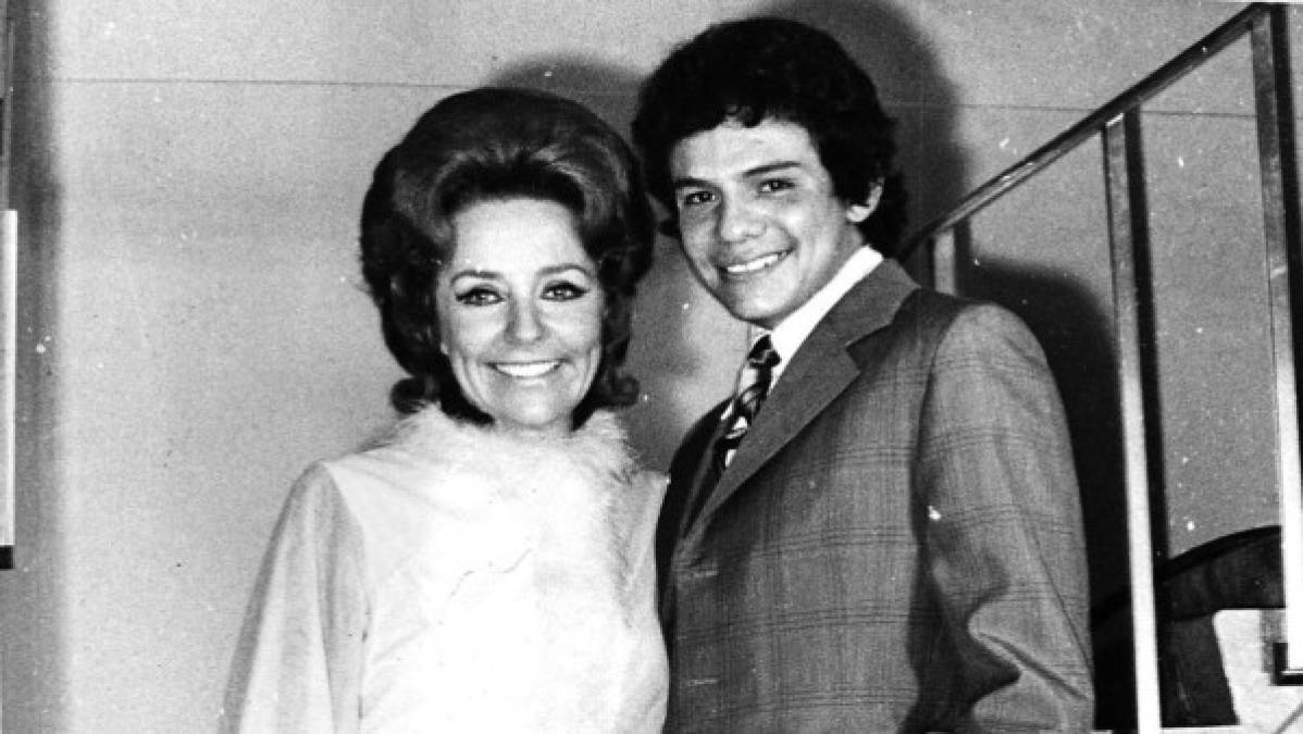 El cantante estuvo casado en tres ocasiones, su primera esposa fue Natalia Herrera Calles, más conocida como 'Kiki', una mujer refinada y de la más alta alcurnia.
