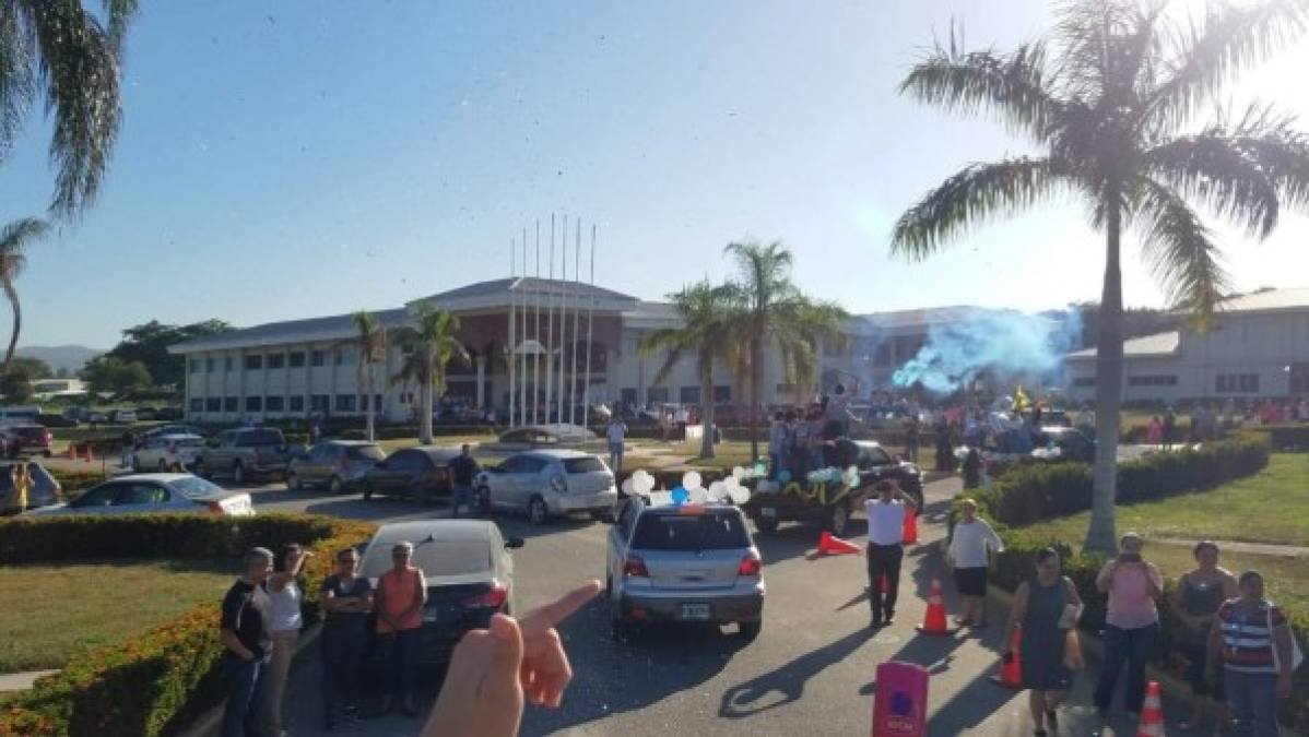 El inicio a clases fue toda una algarabía en la Fundación Mhotivo. La alegría era más que evidente tanto en los alumnos, maestros y padres de familia.