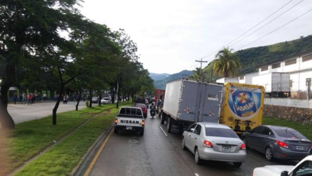 Caos por protesta de conductores de rapiditos en San Pedro Sula