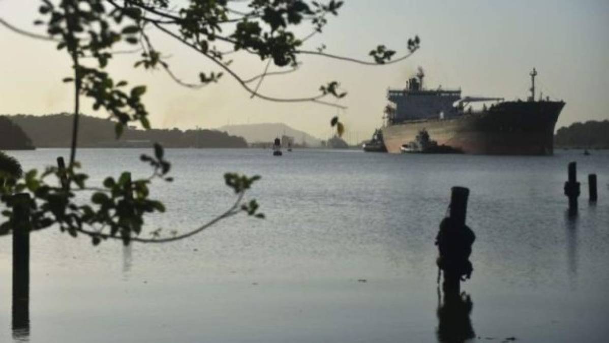 En plena pandemia de coronavirus, el Canal de Panamá comienza a quedarse sin agua