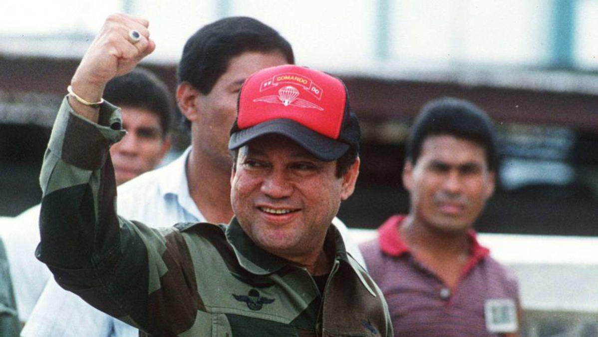 Manuel Antonio Noriega, que gobernó Panamá entre 1983 y 1989, pagó casi dos décadas de cárcel en Miami por tráfico de drogas, lavado de dinero y vínculos con el crimen organizado.