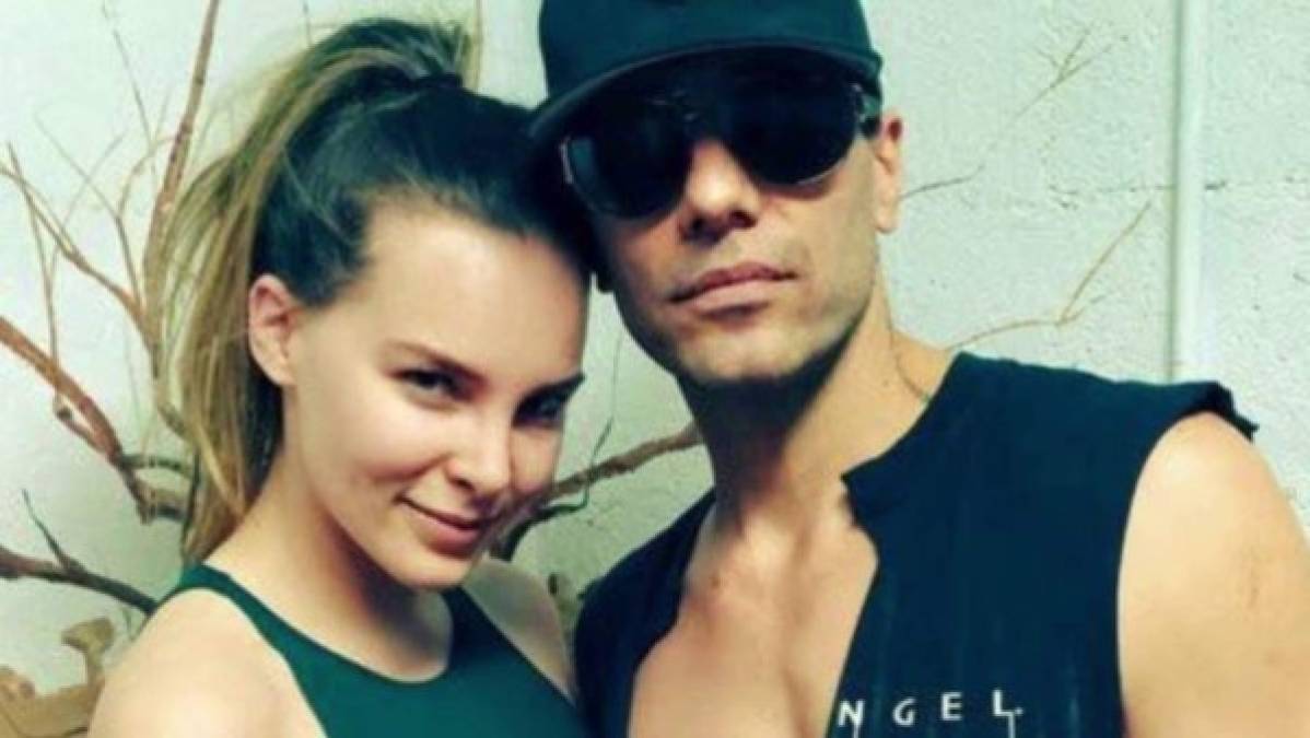 La cantante de 27 años, quien anda de romance con el mago Criss Angel, es muy dada a compartir imágenes muy lindas y sexy en su cuenta de Instagram, sólo basta echarle un vistazo a su portafolio.