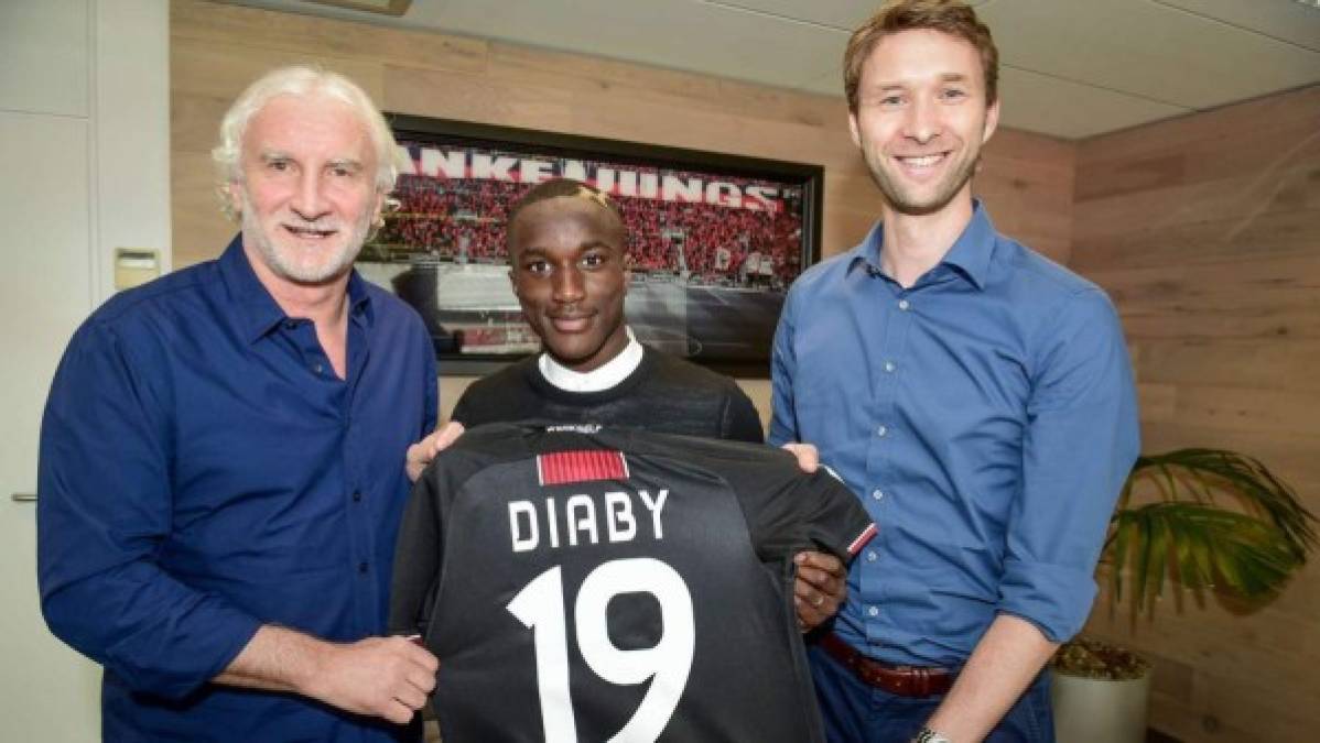 El Bayer Leverkusen ha fichado al extremo francés Moussa Diaby por 15.000.000 €. Firma hasta junio de 2024 y llega procedente del PSG.