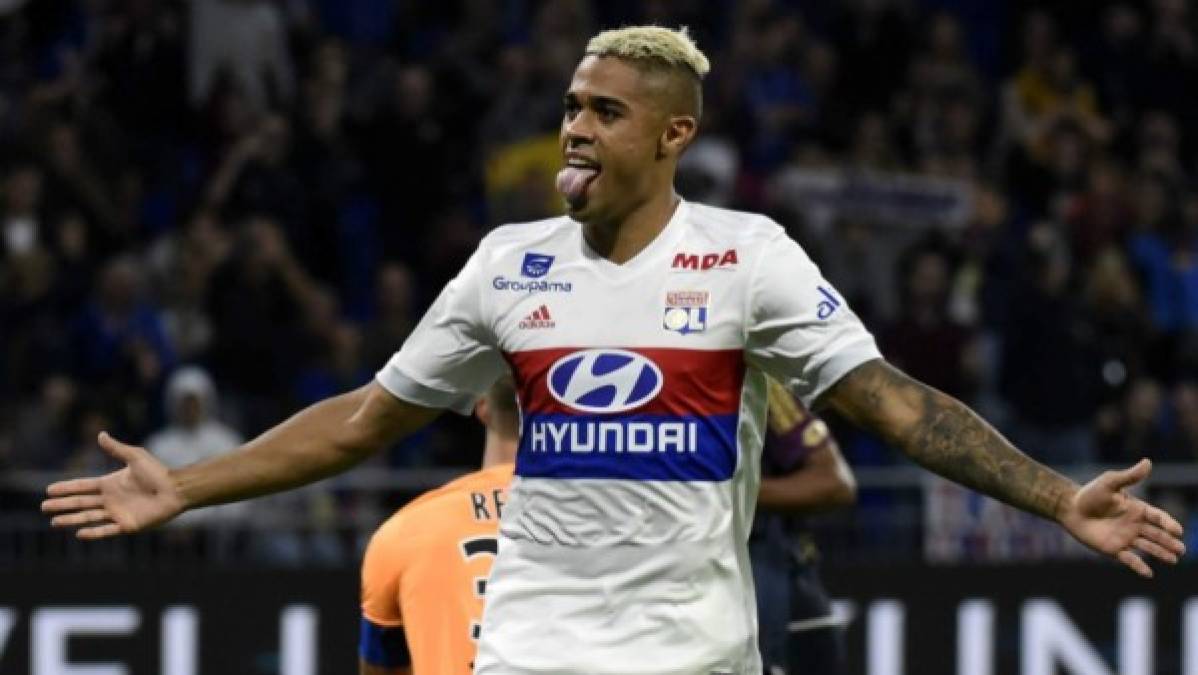 Mariano Díaz desmintió una publicación en la que se aseguraba que había rechazado su vuelta al Real Madrid para ser el delantero suplente de Karim Benzema. El actual futbolista del Olympique de Lyon escribió un rotundo mensaje en las redes sociales en respuesta a dicha información: 'Al Real Madrid no se le puede decir que no'.