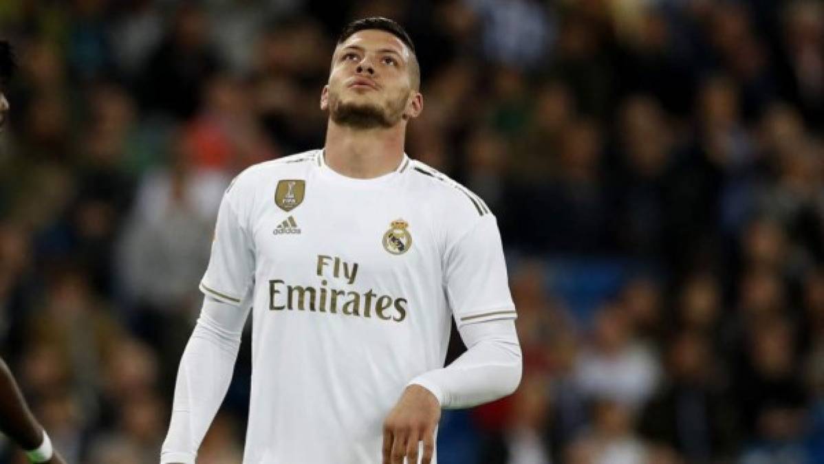 Luka Jović: Delantero serbio de 22 años de edad. 'Ha sido mucho peor de lo esperado y quién sabe si se le buscará un lugar para reencontrarse consigo mismo y con sus goles', informa el diario Marca.