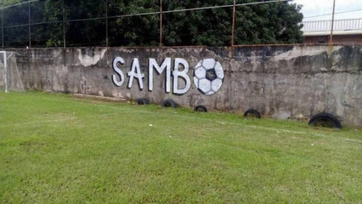 Esta cancha tiene historia pura. En el campo ubicado en Sambo Creek, Atlántida, se formaron jugadores como Milton 'Tyson' Núñez, Marvin Chávez y Darixon Vuelto.