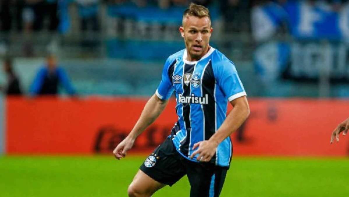 Arthur Melo: El volante brasileño del Gremio está a un paso de fichar por el FC Barcelona. Directivos blaugranas están en Brasil para afinar su transferencia.