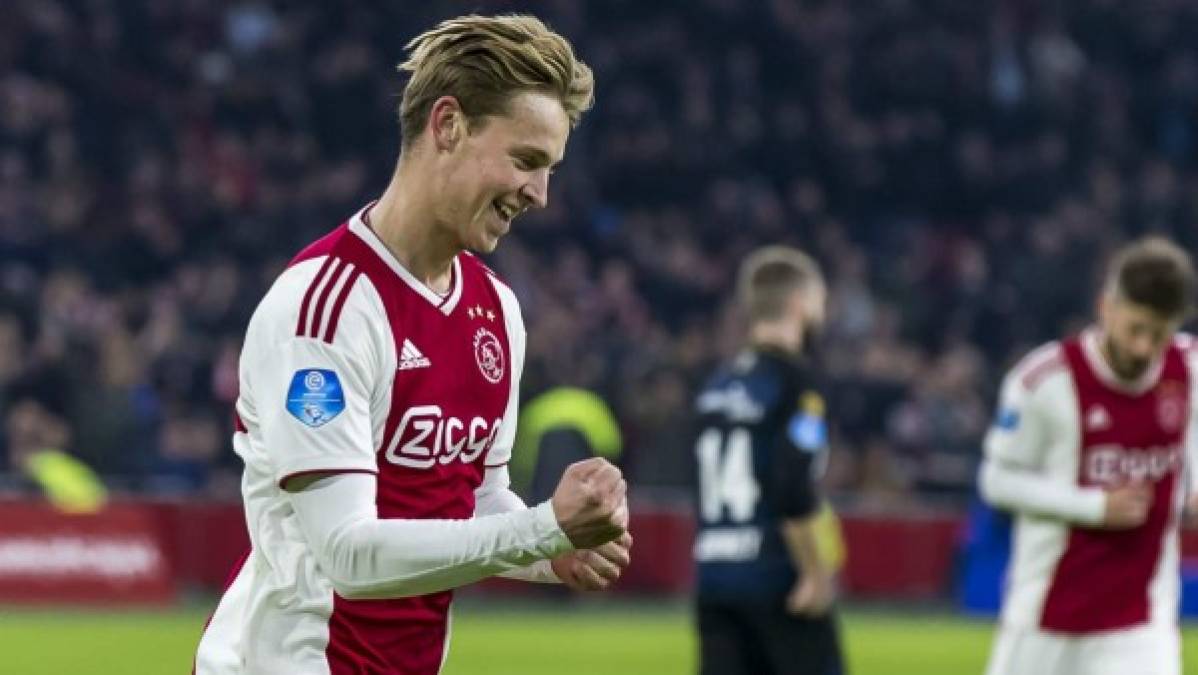 Frenkie de Jong fue pretendido por diversos clubes como Manchester City, PSG, pero al final decidió firmar con el Barcelona. El chico de 21 años de edad ha tenido grandes actuaciones con el Ajax de Holanda.