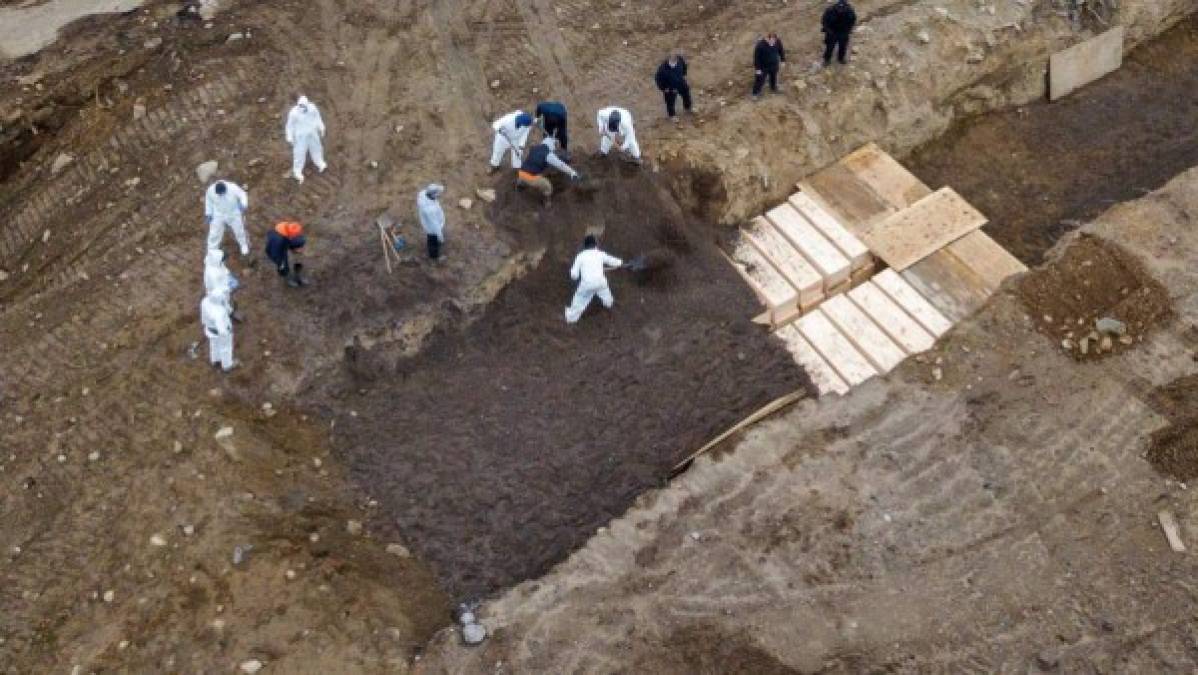 Las autoridades de la ciudad se vieron obligadas a sepultar a cientos de víctimas del coronavirus en una fosa común de la Isla Hart, en el estrecho de Long Island.