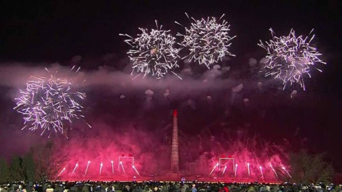Corea del Norte celebró su exhibición anual de fuegos artificiales para conmemorar el año nuevo.