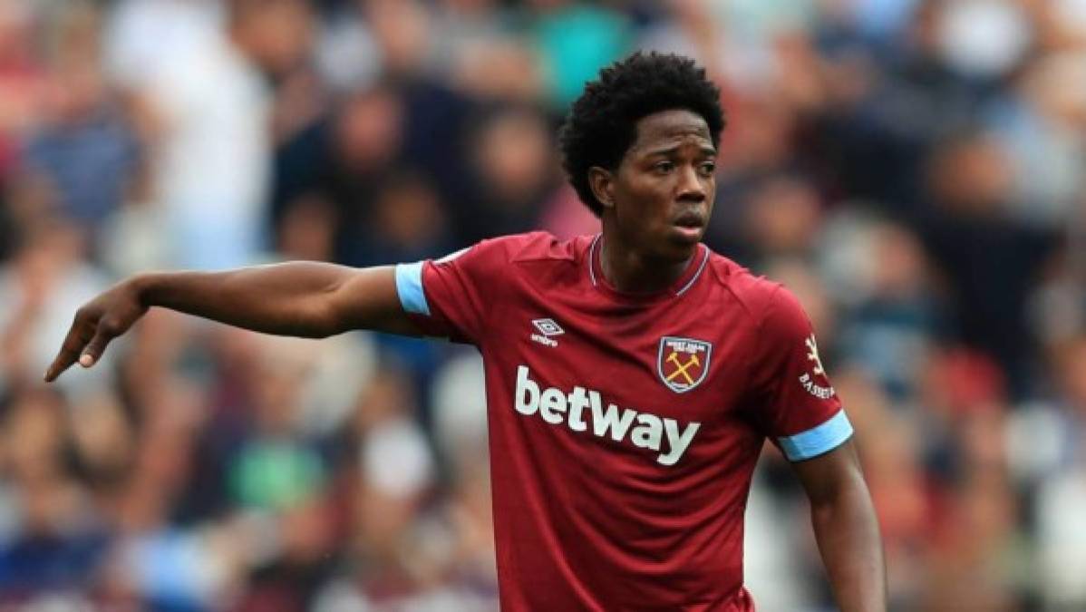 Carlos Sánchez: El centrocampista colombiano dejará al West Ham de Inglaterra en el mes de junio. No entra en los planes del club de cara a la siguiente campaña.