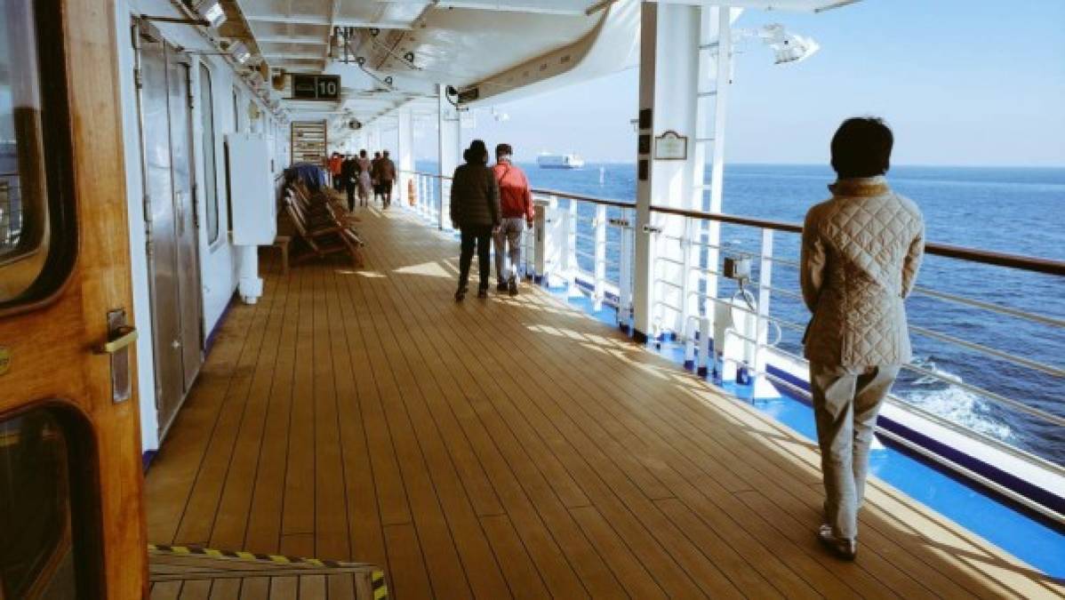 'Prisión de lujo': La vida en el crucero en cuarentena por coronavirus