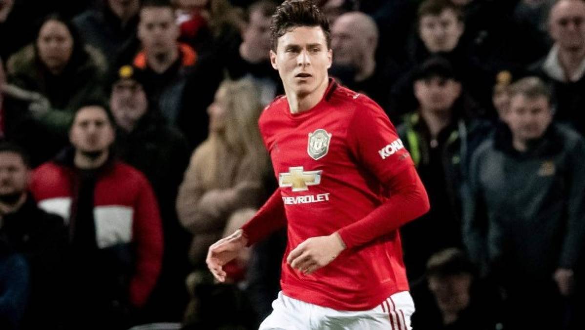 Según ESPN, Victor Lindelöf no ha convencido plenamente a técnicos y dirigentes del Manchester United en esta temporada, y por ellos se habría activado un operativo para buscar un central que agregue más garantías.<br/>