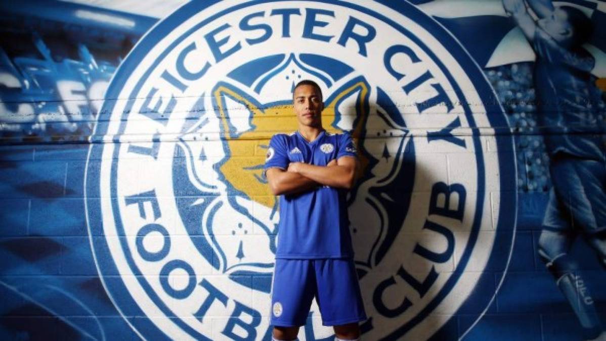 El Leicester City ha concretado la cesión del centrocampista del Mónaco, Youri Tielemans. El jugador viajó a Inglaterra para pasar reconocimiento médico.