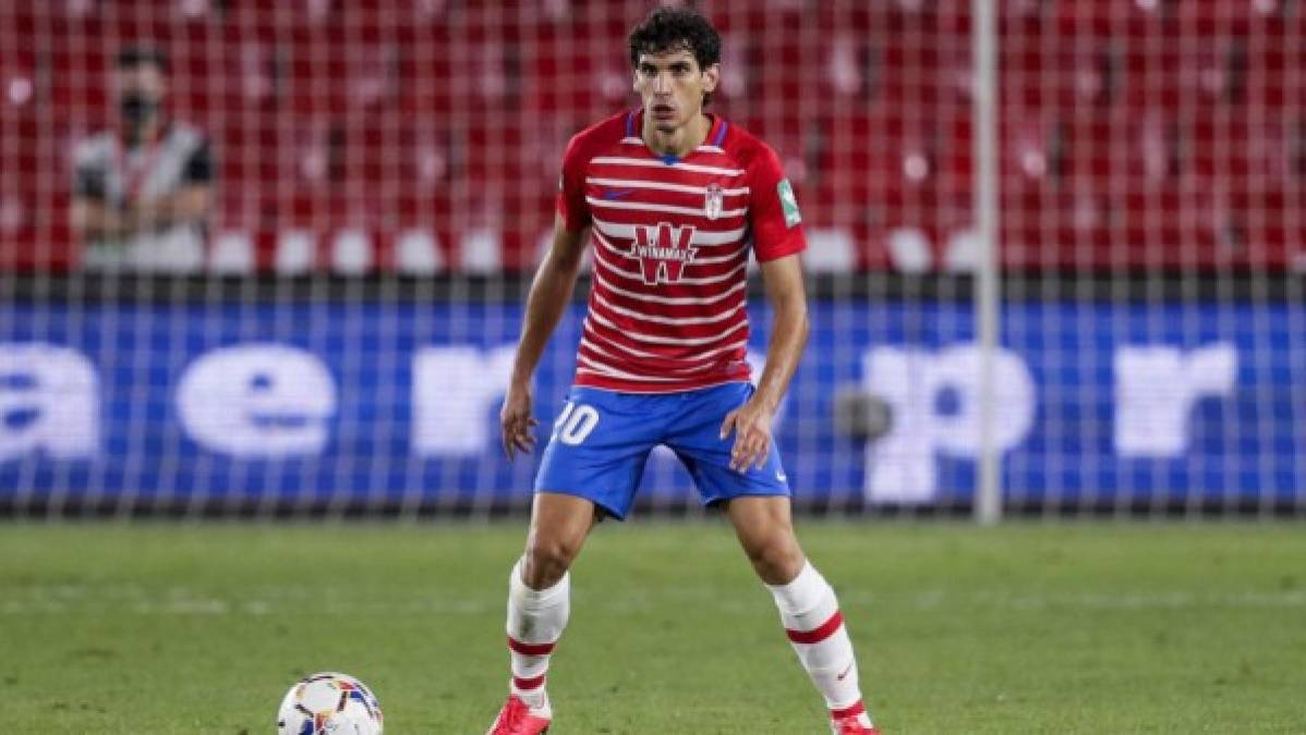 Jesús Vallejo fue opacado en Real Madrid por Varane, Nacho o Ramos. Pasó al Granada, cedido, y figuró. Clasificó a Europa e incluso regresó a la Selección. Disputó 37 partidos con el equipo del Nuevo Los Cármenes. Una salida de Ramos o Varane le abriría las puertas, aunque el ascenso de Militao y la llegada de Alaba lo dejarían en una posición de desventaja.