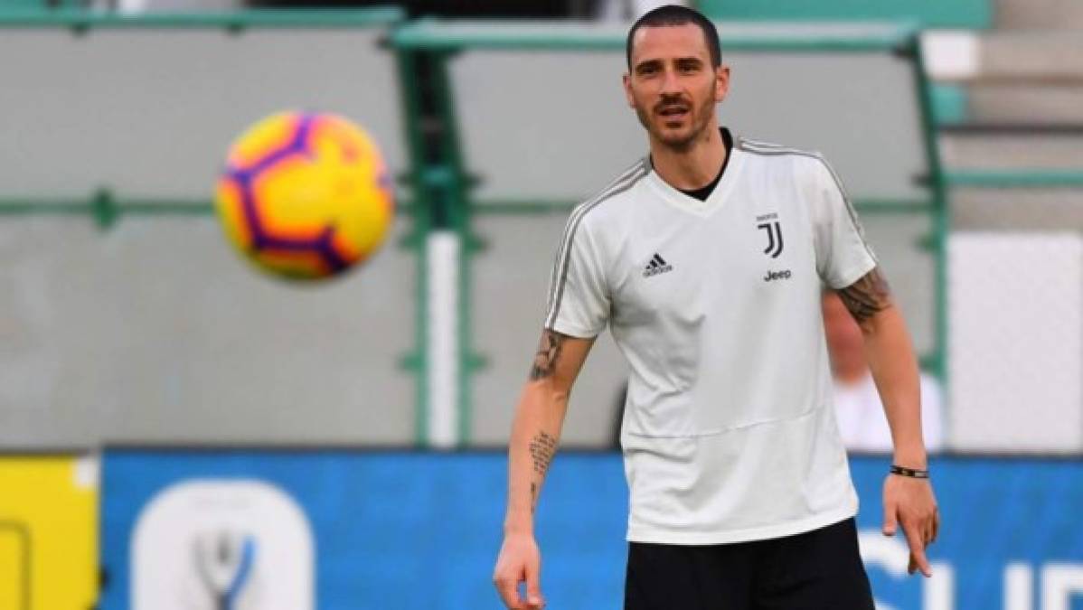 Leonardo Bonucci: La prensa inglesa afirma que el Manchester City a petición de Pep Guardiola quiere fichar a Bonucci, zaguero central de la Juventus.