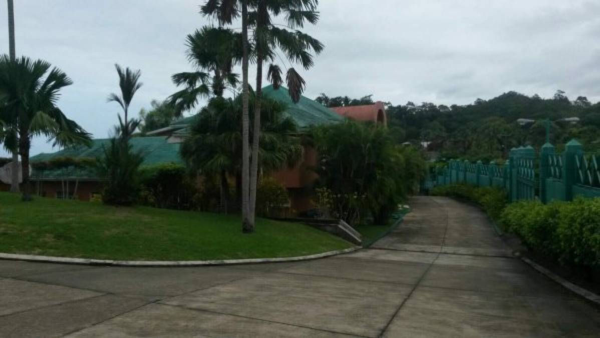 El interior de la casa de la familia Rosenthal ubicada en Omoa que fue allanada por las autoridades de Honduras.