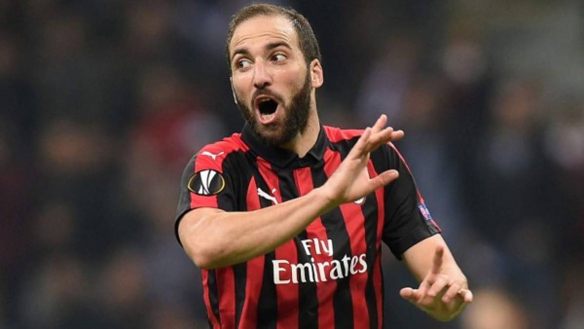 La Juventus frena el pase de Higuaín al Chelsea.El futuro de Higuaín sigue sin definirse. El argentino juega en el Milan cedido por la Juventus y el Chelsea quiere hacerse con sus servicios este mes de enero. La Juve quiere asegurarse 36 millones de euros.