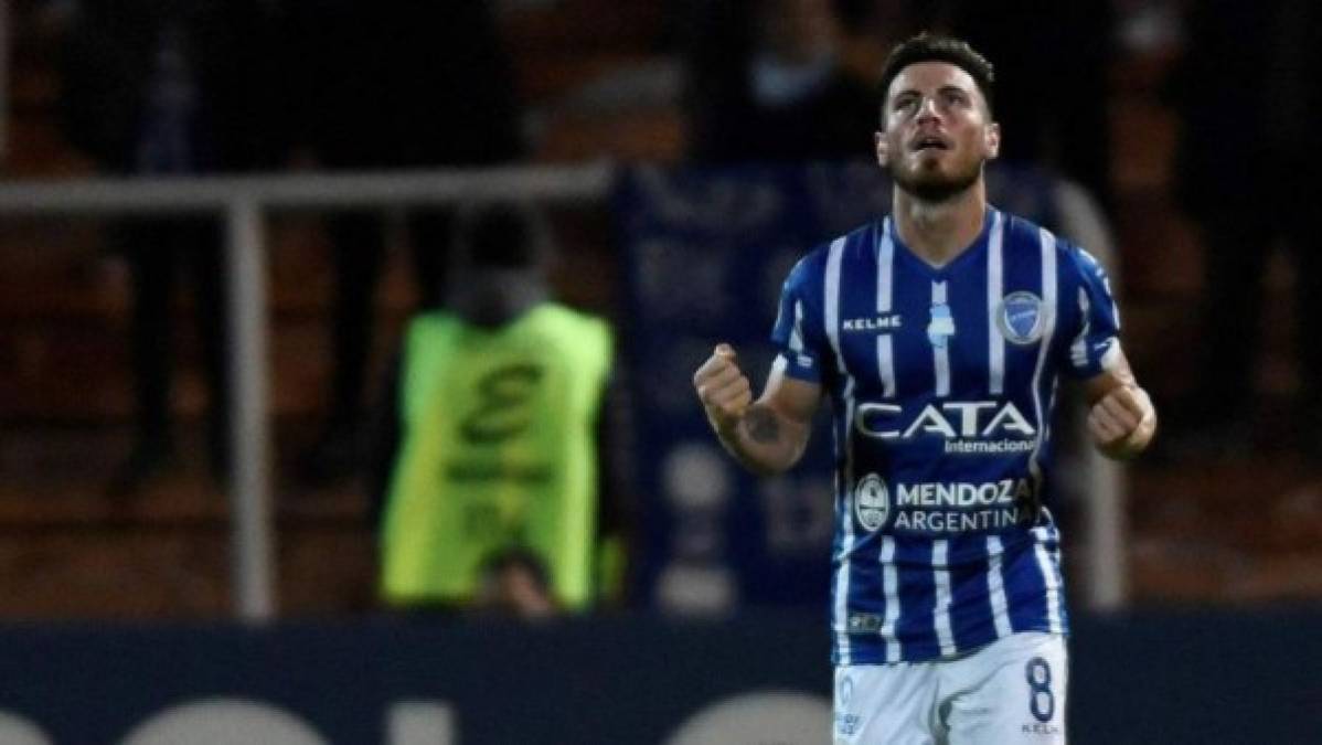 Desde Argentina dan por hecha la llegada del centrocampista argentino Ángel 'Speedy' González al Deportivo Alavés y firmaría un contrato para las próximas 4 temporadas. La entidad española tendría que desembolsar entorno a 2,3 millones para hacerse con el jugador del Godoy Cruz.