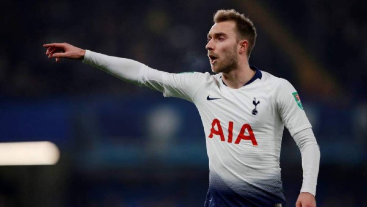 El mediocampista danés Christian Eriksen del Tottenham de Inglaterra. El Real Madrid tiene un fuerte competidor por el jugador y es el Barcelona, que se ha interesado en sus servicios.