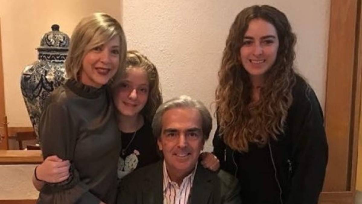 Constanza Creel de 14 años, es una niña hermosa y que ha demostrado una gran empatía. Ella y Edith, su mamá, lograron formar una gran y sólida familia con Lorenzo Lazo y su hija Lorenza Lazo. Los cuatro fueron protagonistas de cautivadores momentos llenos de amor y de una inmensa paz familiar.<br/><br/>