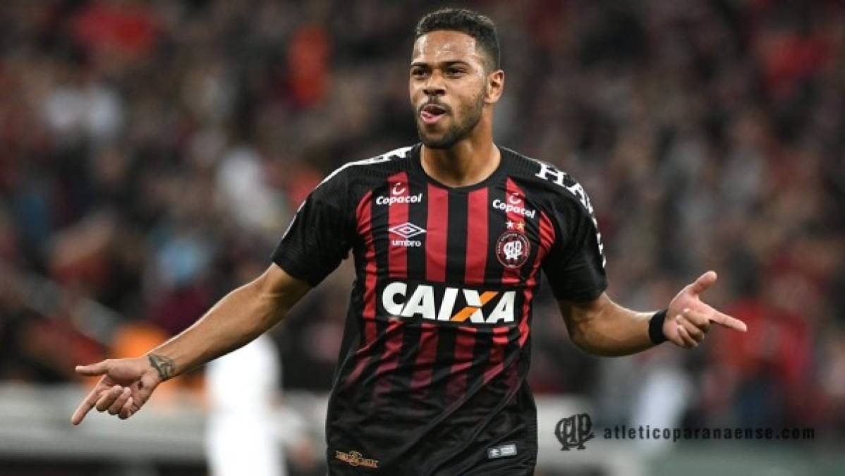 Mundo Deportivo informa que el brasileño Renan Lodi es un objetivo prioritario en el Atlético de Madrid para reforzar el lateral izquierdo. Se trata de un carrilero de 21 años del Atlético Paranaense que podría salir por 25 millones. Desde Brasil se apunta que Andrea Berta, director deportivo colchonero, viajará de manera inmediata para cerrar el acuerdo.