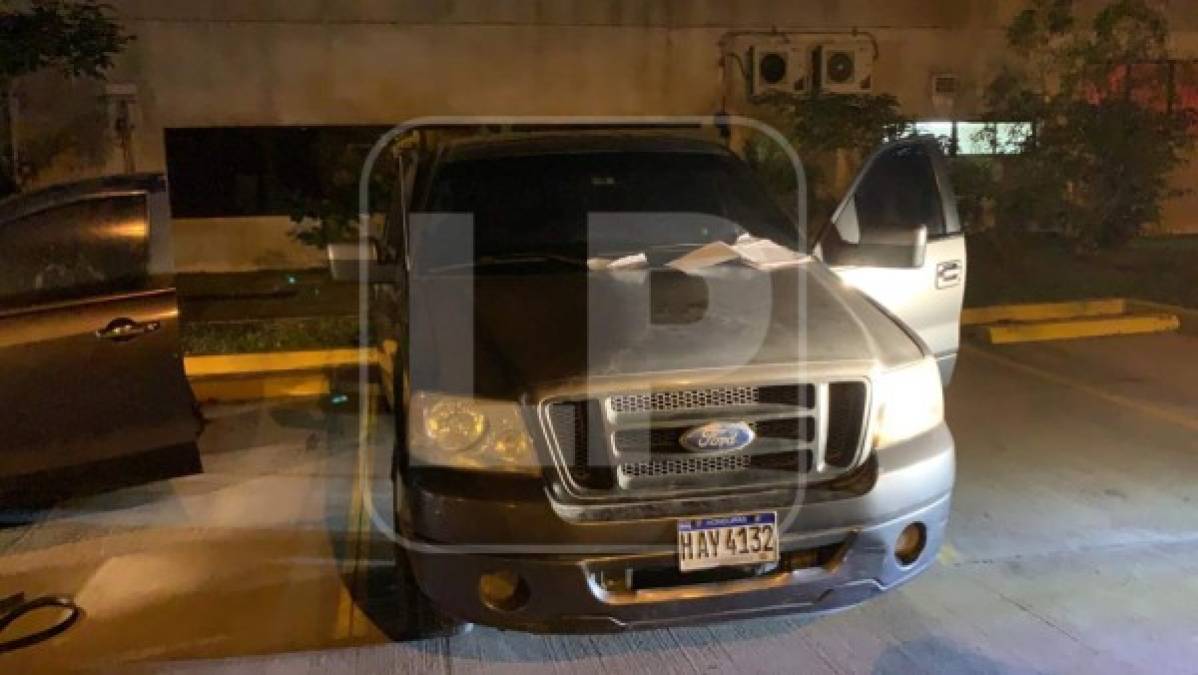 Uno de los pick up decomisado era blindado en el cual descubrieron un compartimiento oculto, donde transportaban la supuesta droga y dinero.