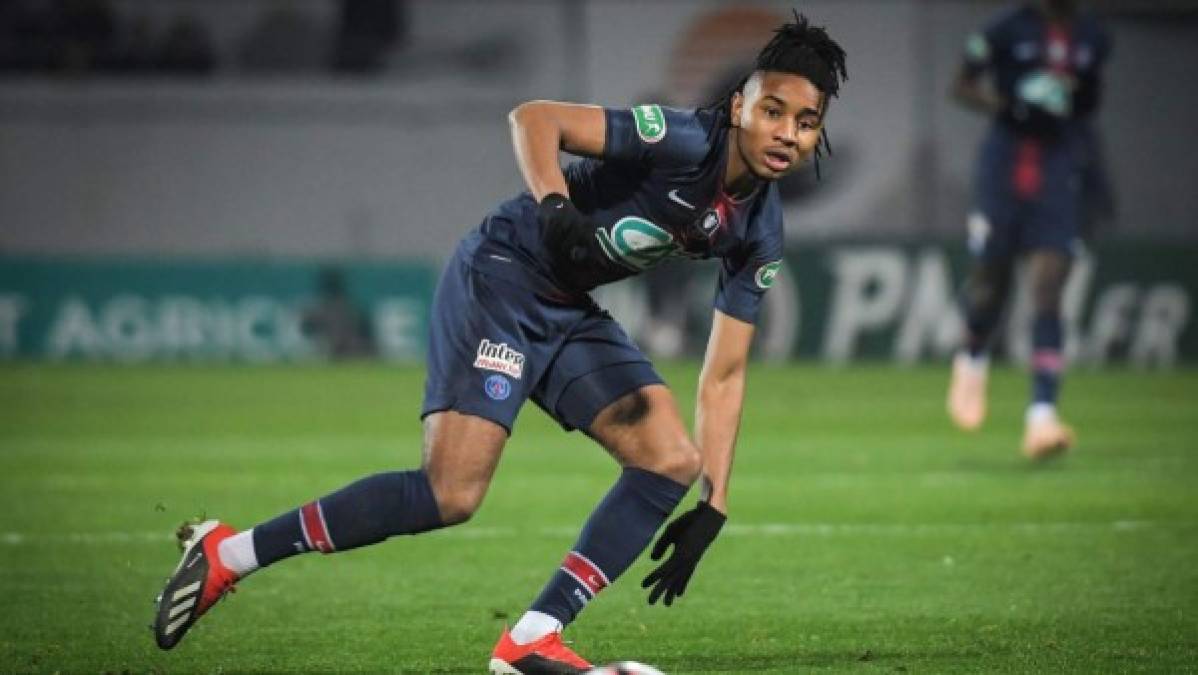 Christopher Nkunku: Mediocampista de 21 años de edad que aparece en la lista de salidas del PSG. Al parecer el club pretende cederlo a préstamo.