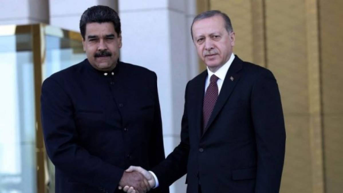La reelección de Maduro también es reconocida por el presidente turco El presidente de Turquía, Recep Tayyip Erdogan, que visitó Caracas en diciembre pasado para 'ratificar los lazos de hermandad y cooperación entre ambas naciones'. La cancillería venezolana confirmó la asistencia del vicepresidente de Turquía, Fuat Oktay, a la ceremonia de este jueves.