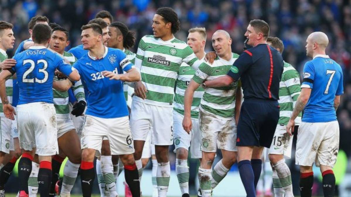 Celtic vs Rangers - Un choque con una historia sin comparación que va más allá del fútbol. El Rangers fue desde el comienzo de la clase dirigente y de la mayoría protestante, mientras que el Celtic fue fundado por un sacerdote católico para paliar la pobreza de la comunidad irlandesa en Glasgow. En el Celtic juega actualmente el hondureño Emilio Izaguirre.