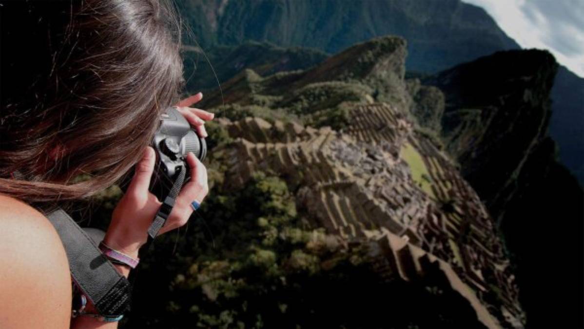 Las muertes por una selfie se han incrementado en los últimos meses. El más reciente caso se dio este mes en Perú, donde en dos incidentes separados, dos turistas perdieron la vida al intentar plasmar sus aventuras en un autoretraro. <br/>Cada vez son más los jóvenes -y no tan jóvenes- que ponen su vida en riesgo con el fin de tomar la foto más impactante.<br/>