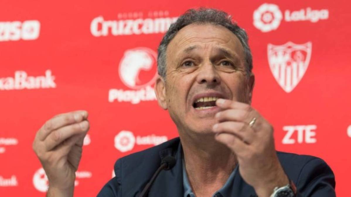Joaquín Caparrós deja de ser entrenador del Sevilla. El club ha comunicado que el técnico seguirá ligado a la entidad nervionense en el organigrama deportivo, pero no como inquilino en el banquillo.