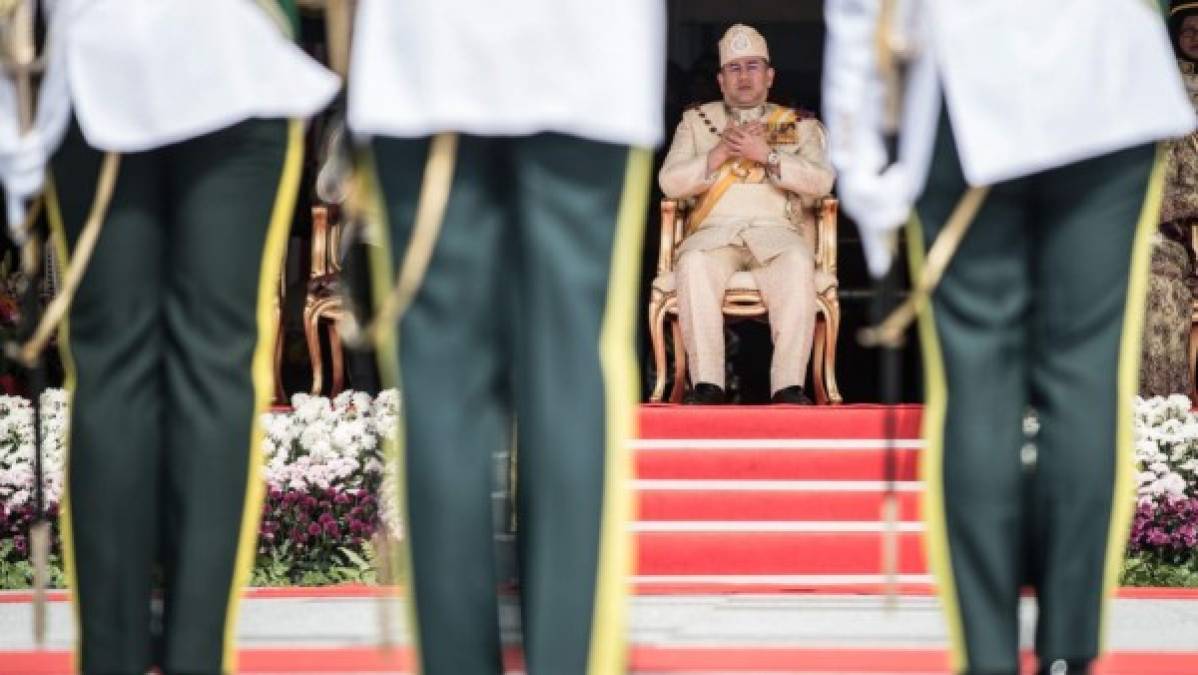 El rey 'está listo para volver a Kelantan para hacerse cargo del gobierno de este estado y especialmente de la gente de Kelantan', apuntó el comunicado del Palacio real.