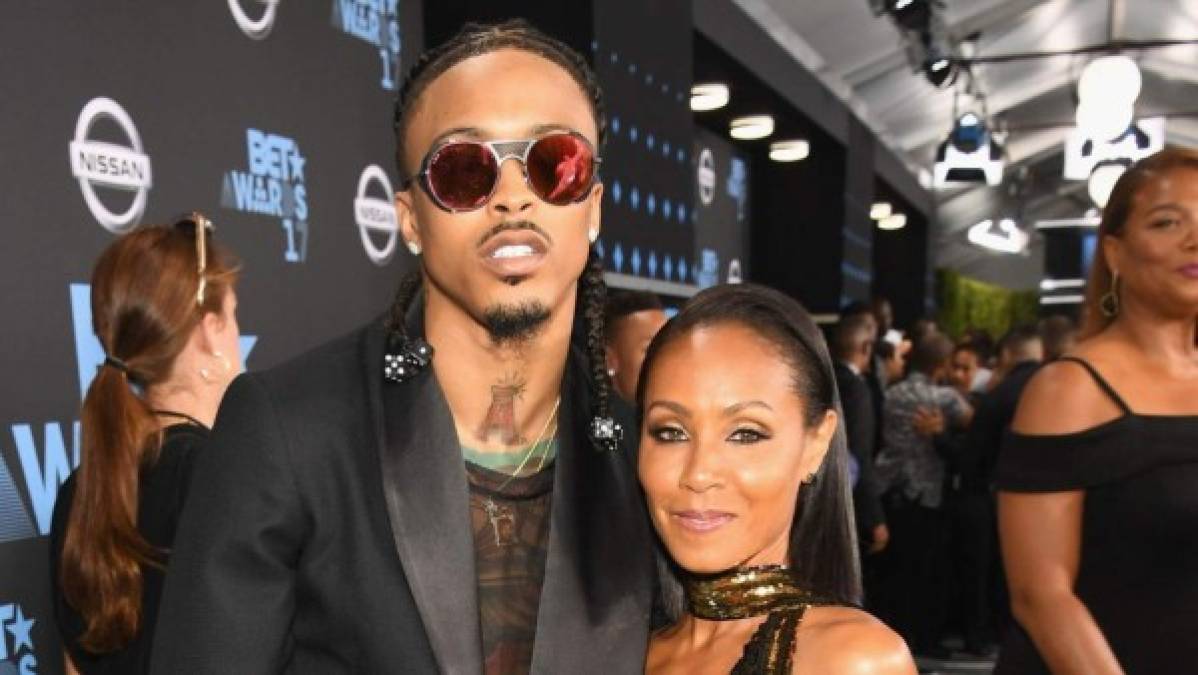 La conversación, que tuvo lugar en julio de 2020, involucró a la pareja discutiendo una serie de rumores sobre su matrimonio, luego de que la cantante August Alsina alegara que había tenido una relación con Jada, con el permiso de Will, en 2015. August alegó: “De hecho, me senté con Will y tuve una conversación. Debido a la transformación de su matrimonio a una pareja de por vida de la que han hablado varias veces, y sin involucrar el romanticismo, él me dio su bendición '.