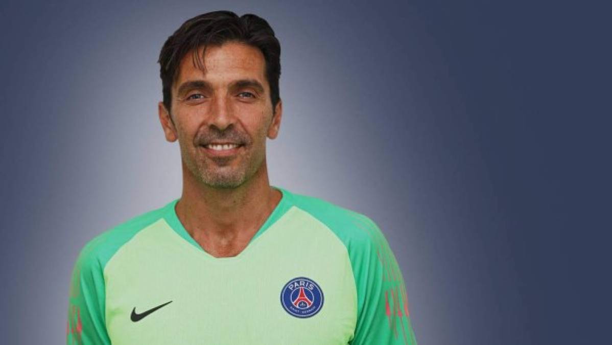 Gianluigi Buffon: Tras ser dado de baja en el PSG, el portero italiano ha sonado para llegar al Barcelona pero al guardameta ha rechazado unirse al club catalán ya que desea jugar en el Parma, modesto equipo en donde inició su carrera profesional.