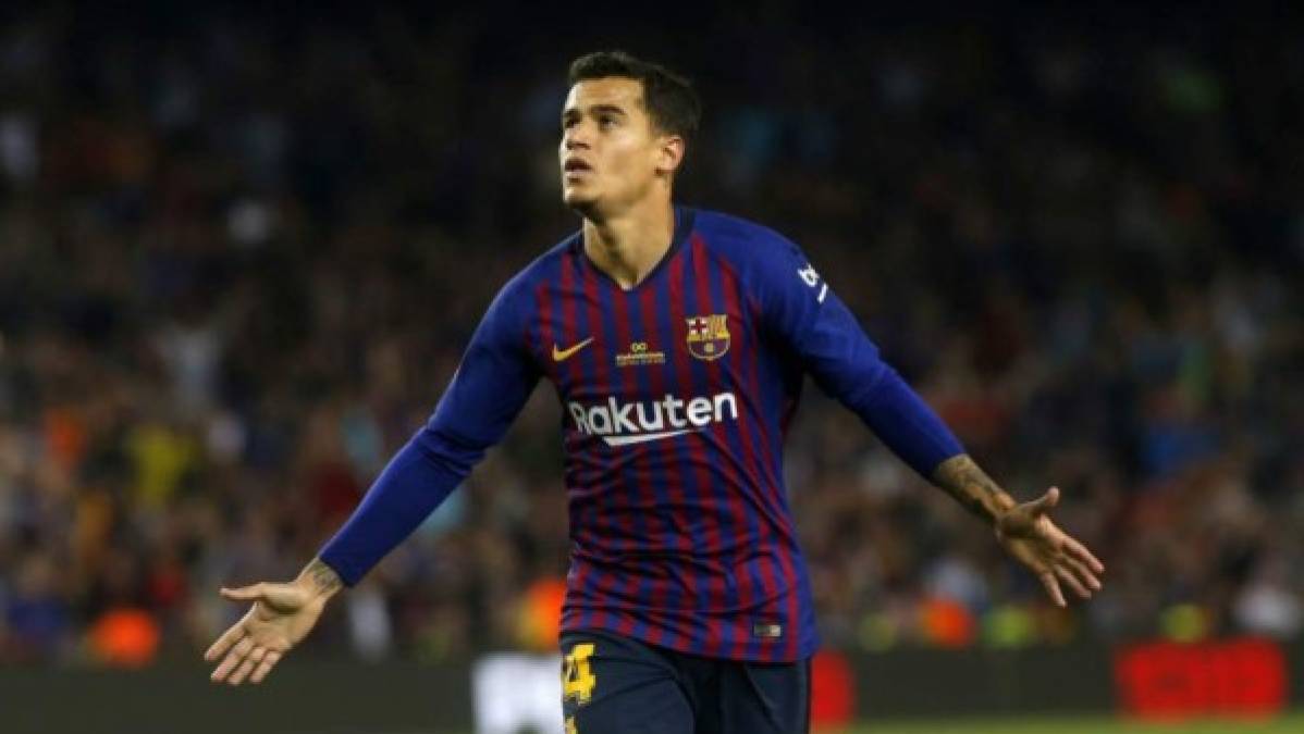 La ficha del brasileño Philippe Coutinho le pertenece al Barcelona y el club catalán busca venderlo. Se menciona que clubes de Inglaterra lo tienen en la mira.