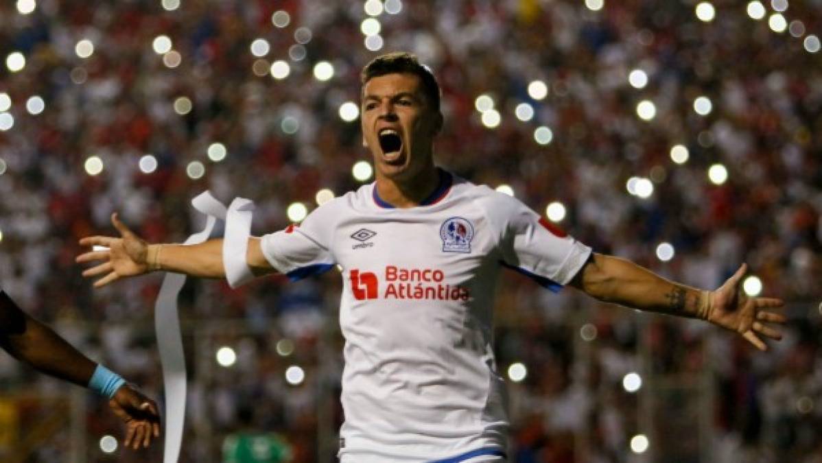 Matías Garrido: El volante argentino es la primera baja del Olimpia de cara a la próxima campaña. El mediocampista se despidió de la afición olimpista mediante sus redes sociales: 'Llegó el momento de volver a nuestra tierra querida! Quiero agradecer a todos los que me hicieron pasar tan lindos momentos; compañeros, utileros, cuerpo médico y técnico, dirigentes y a toda la afición olimpista! También a la gente de Honduras en general, que sin importar del equipo que sean, trataron de manera maravillosa a mi familia! Gracias, Gracias, Gracias!!!', escribió.<br/>