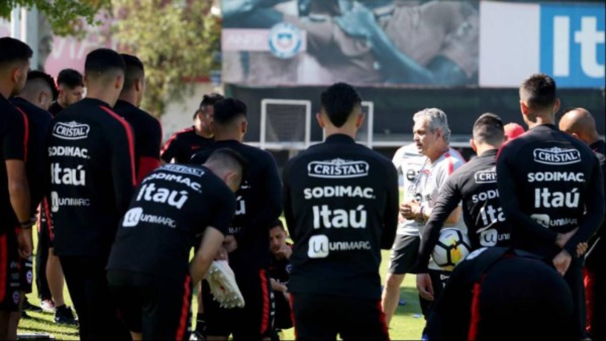 Medios chilenos informan que Reinaldo Rueda hará una revolución en el 11 titular de Chile para enfrentar a Honduras.