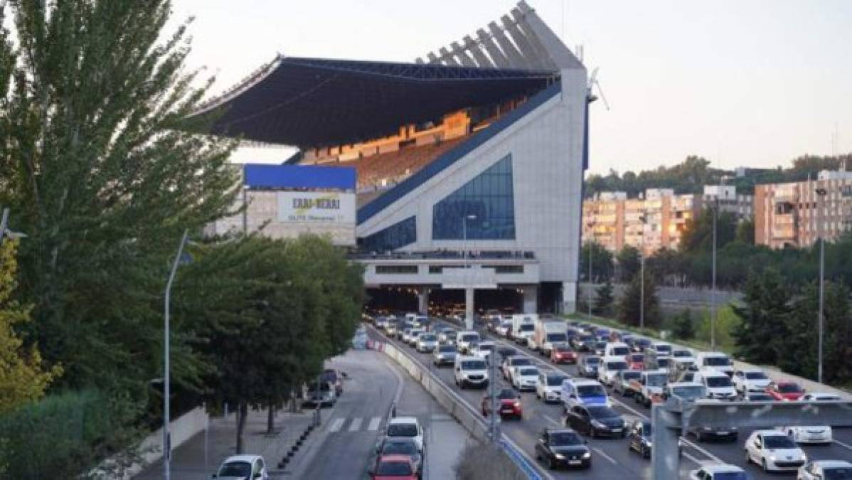 Esta obra está proyectada hasta marzo del año que viene, cuando esperan tener ya desmontado absolutamente todo el estadio.