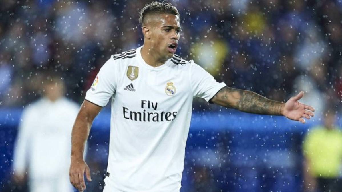 Mariano Díaz - Su fichaje ha sido una decepción. No ha rendido como se esperaba y con Solari no suele ni entrar en las convocatorias. La idea es que vuelva a salir traspasado. Pretendientes no le faltarán, ya que su buen año en el Lyon le hace tener un buen cartel tanto en España como en Europa. El Betis es uno de los equipos que más se ha interesado en él, pero no el único. En verano se sentará a hablar con el club y decidirán lo mejor para ambas partes.