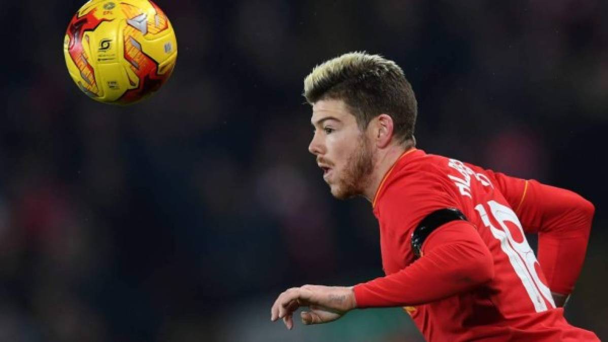 Alberto Moreno cuenta con 26 años de edad y podría recalar en el FC Barcelona en enero del 2018. Además del Liverpool, pasó en el Liverpool.