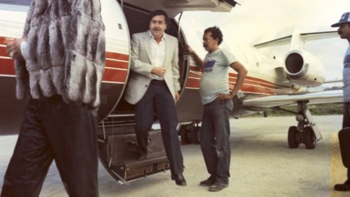 La fortuna de Pablo se calculó que era entre unos 9,000 y 15,000 mil millones de dólares. Escobar se compraba avionetas las que solía utilizar para viajes y para el transporte de su droga.