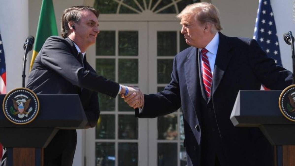 El presidente brasileño, Jair Bolsonaro, un firme aliado de Donald Trump, anunció que felicitará 'en su momento' a 'quien sea electo' presidente de Estados Unidos tras expresar públicamente su apoyo al magnate.