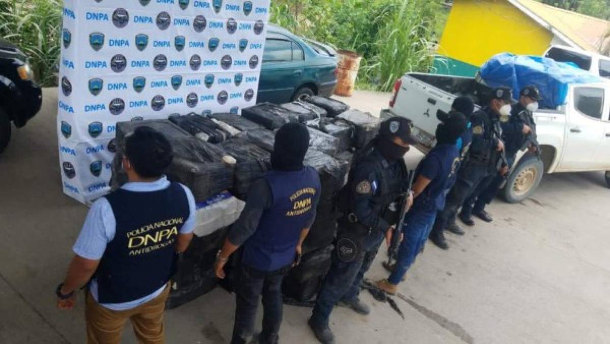 La Policía Nacional a través de la Dirección Nacional Policial Antidrogas (DNPA), mediante operaciones tácticas, incautaron alrededor de 67 fardos de supuesto clorhidrato de cocaína.