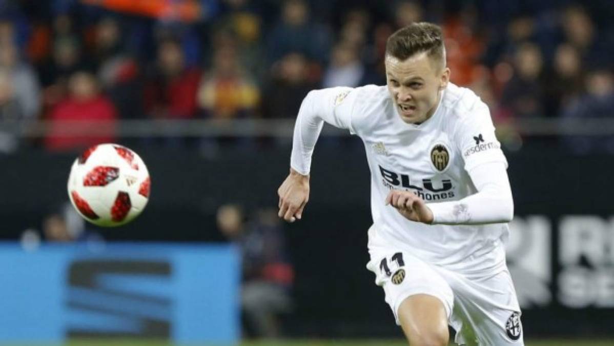 Según medios españoles, el delantero Cherysev ha rechazado una oferta de la liga de Rusia para la próxima temporada. El ruso, que sigue en la lista de transferibles del Valencia, no ve con buenos ojos volver a su país.