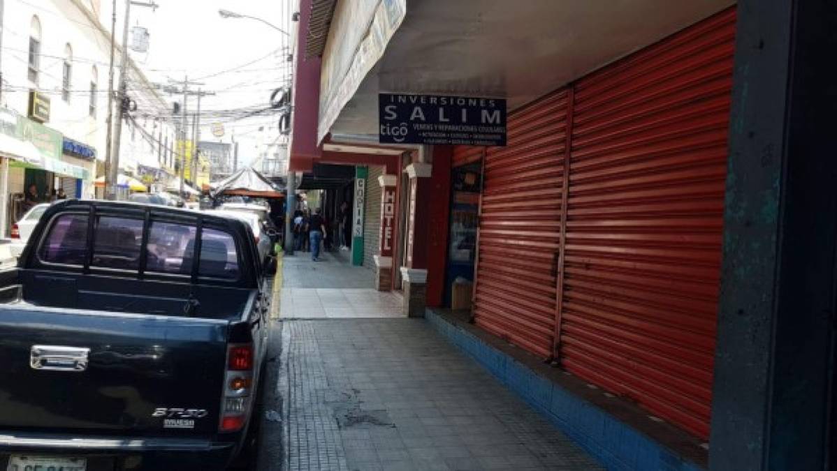 La inestable situación vivida en los últimos días en San Pedro Sula, provoca cierto grado de nerviosismo en una parte del sector comercial, los que optaron por cerrar sus negocios ubicados en el centro de la ciudad, ante el temor que las manifestaciones gremiales pudieran degenerar en saqueos.