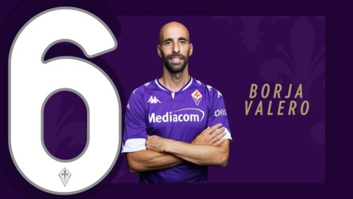 Borja Valero ha confirmado este miércoles su vuelta a la Fiorentina después de tres temporadas en el Inter de Milán, y ya se ha entrenado con sus nuevos compañeros tras estampar su rúbrica en el contrato que le une de nuevo a la entidad 'viola'. El centrocampista español usará el dorsal 6.